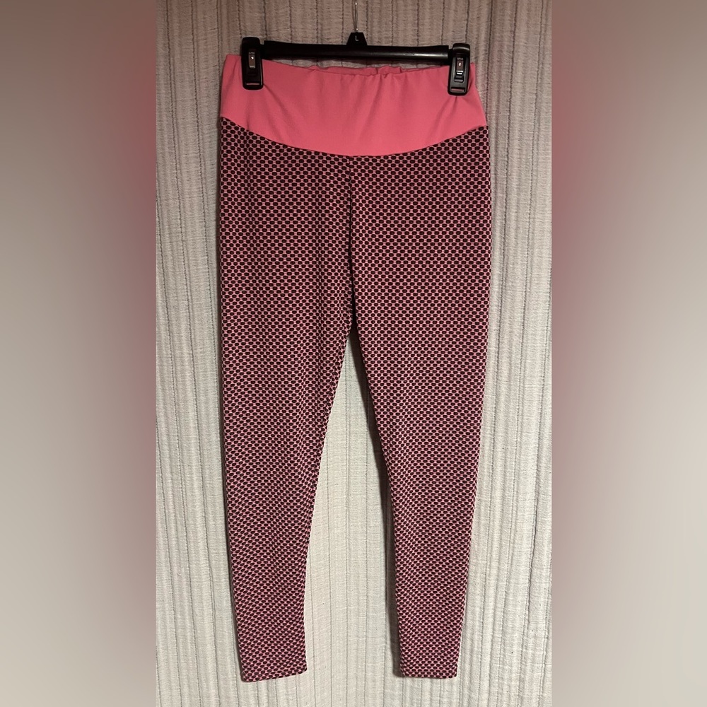 Chic Pink & Charcoal Grey Patterned Women's Scrunch Booty Leggings